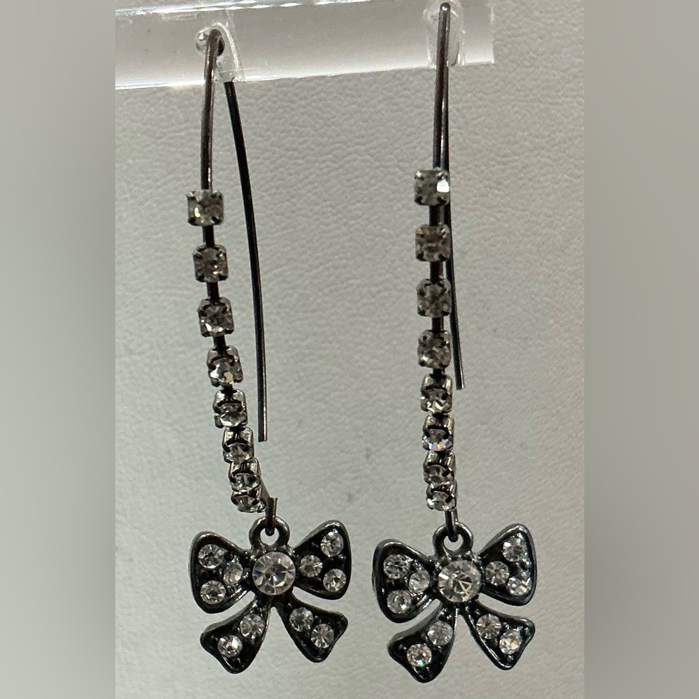 NINE WEST BLACK AND CLEAR PAVE RHINESTONEBOW DROP EARRINGS NWOT